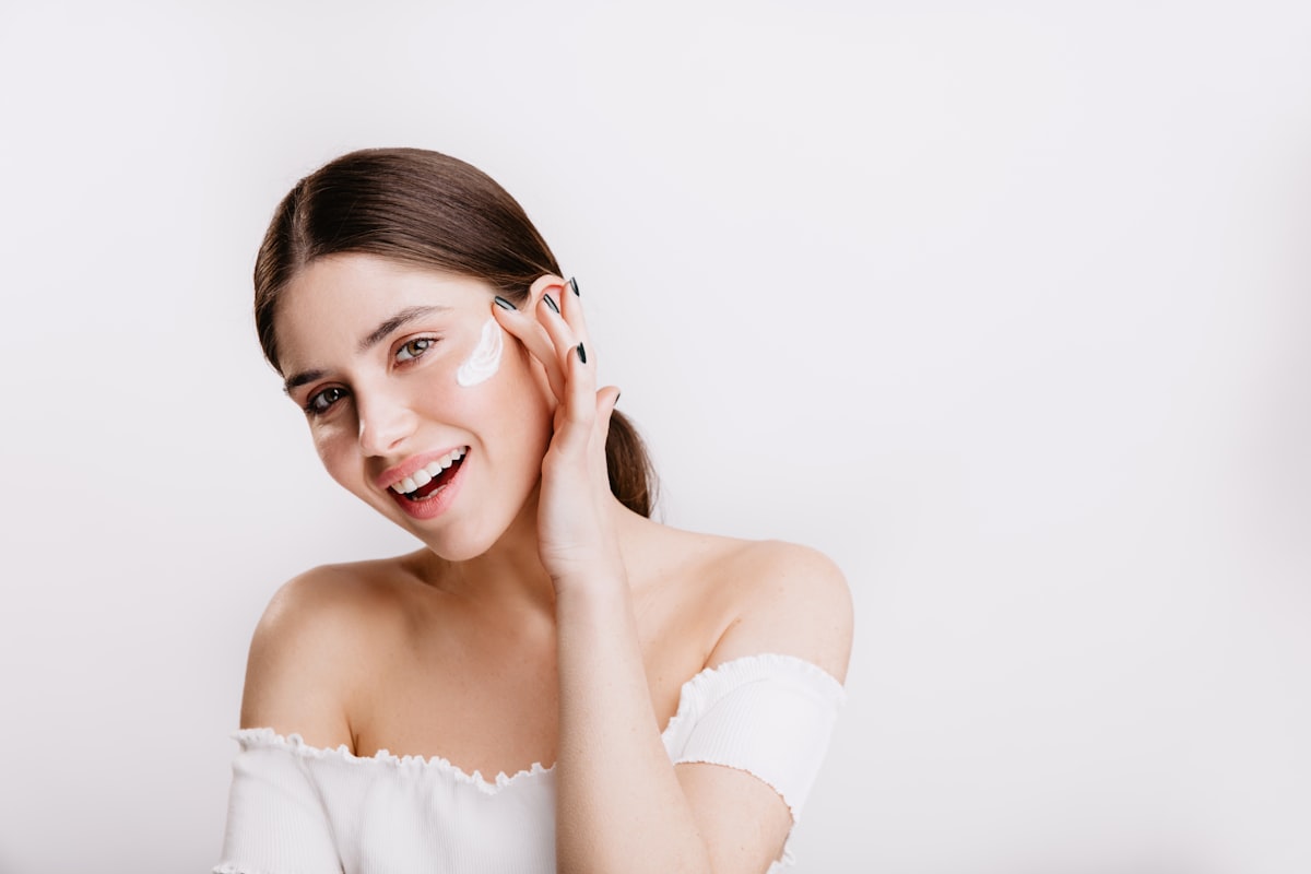 Skin-beneficial nutrients and vitamins for complexion
